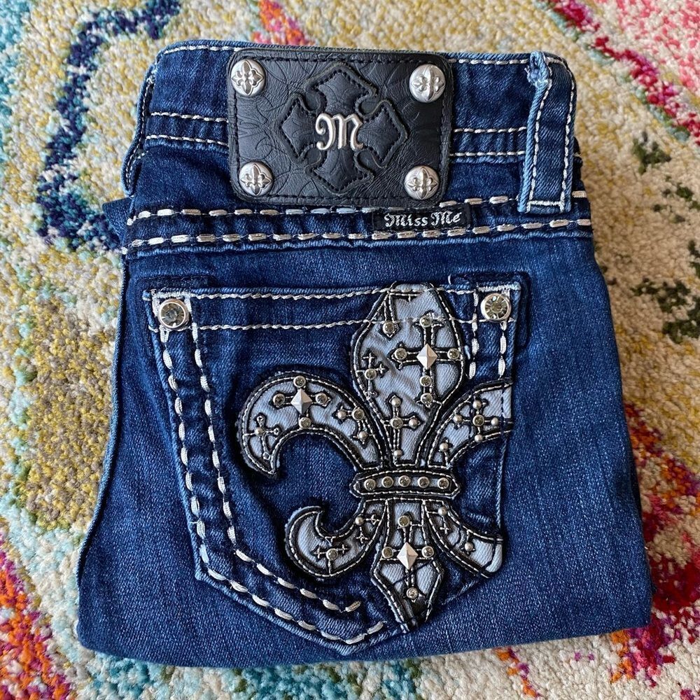 Miss Me Signature Rhinestone Fleur-de-lis Embroidery Skinny Jeans - Picture 2 of 11